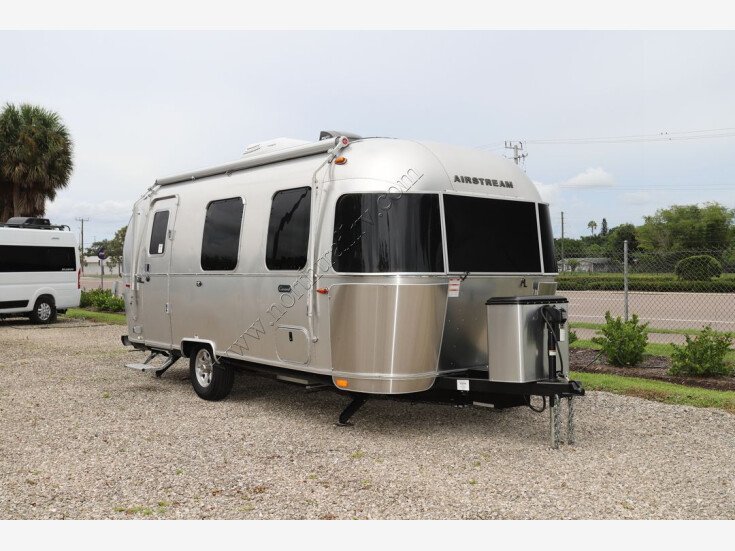 Thumbnail Photo undefined for 2022 Airstream Caravel
